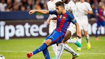 Barcelona&#039;s Munir El Haddadi Mohamed kicks to score a goal against Leicester City.