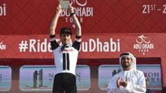 Phil Bauhaus celebra su victoria en la tercera etapa del Tour de Abu Dhabi.