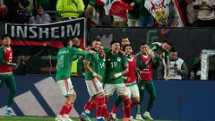 Jugadores de la Selección Mexicana festejan un gol en contra de Alemania.