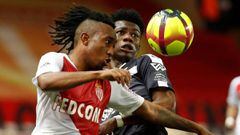 Gelson, pretendido por el Arsenal, disputa un bal&oacute;n ante Tchouameni en el M&oacute;naco-Bordeaux de la Ligue 1.