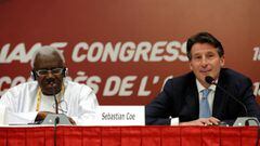 Lord Sebastian Coe junto a Lamine Diack durante una conferencia de prensa tras el 50&ordm; Congreso de la IAAF.
