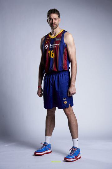 La sesión de fotos oficial de Gasol con la camiseta del Barça 