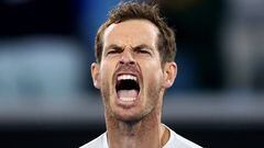 Andy Murray celebra exultante su victoria sobre Thanasi Kokkinakis en el Open de Australia.