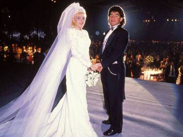Diego Armando Maradona y Claudia Villafa&ntilde;e, durante su boda en 1989.