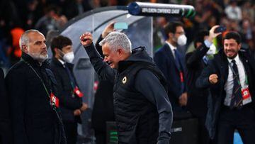 ROME, ITALY - MAY 05: Jose Mourinho, Head Coach of AS Roma celebrates after victory in the UEFA Conference League Semi Final Leg Two match between AS Roma and Leicester City at Stadio Olimpico on May 05, 2022 in Rome, Italy. (Photo by Tullio Puglia - UEFA/UEFA via Getty Images)
