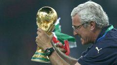 Lippi levantando la Copa del Mundo de 2006