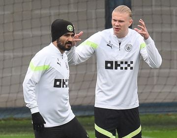 Gündogan y Haaland, durante el último entrenamiento del City antes de viajar a Madrid.