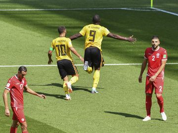 Romelu Lukaku recibió el pase de Hazard y con un tiro raso y cruzado con zurda batió al portero tunecino.