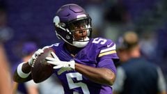 MINNEAPOLIS, MN - AUGUST 28: Teddy Bridgewater #5 of the Minnesota Vikings warms up before the game against the San Diego Chargers on August 28, 2016 at US Bank Stadium in Minneapolis, Minnesota.   Hannah Foslien/Getty Images/AFP == FOR NEWSPAPERS, INTERNET, TELCOS &amp; TELEVISION USE ONLY ==