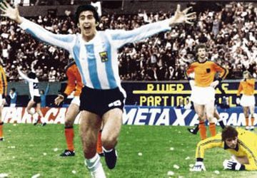 Mario Kempes "El Matador" ganó 2 pichichis y 1 bota de oro con el Valencia. Ídolo de Argentina por los goles que valieron el Mundial de 1978 disputada en el país sudamericano.