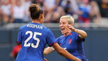 CHICAGO, ILLINOIS - SEPTEMBER 24: Trinity Rodman #25 of the United States celebrates with Megan Rapinoe #15 after scoring a goal against South Africa during the first half at Soldier Field on September 24, 2023 in Chicago, Illinois.   Michael Reaves/Getty Images/AFP (Photo by Michael Reaves / GETTY IMAGES NORTH AMERICA / Getty Images via AFP)