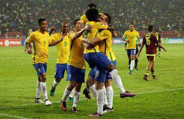 Brazil celebrate Willian's goal against Venezuela