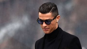 TOPSHOT - Juventus&#039; forward and former Real Madrid player Cristiano Ronaldo leaves after attending a court hearing for tax evasion in Madrid on January 22, 2019. - Ronaldo is expected to be given a hefty fine after Spanish tax authorities and the pla