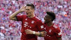 Munich (Germany), 20/04/2019.- Bayern&#039;s Niklas Suele (L) celebrates with teammates Kingsley Coman after scoring the opening goal during the German Bundesliga soccer match between FC Bayern Munich and Werder Bremen in Munich, Germany, 20 April 2019. (