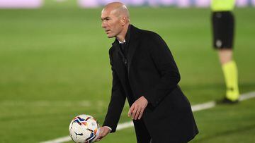MADRID, SPAIN - NOVEMBER 28: Zinedine Zidane, head coach of Real Madrid throws the matchball back into play during the La Liga Santander match between Real Madrid and  Deportivo Alaves at estadio Alfredo Di Stefano on November 28, 2020 in Madrid, Spain. F