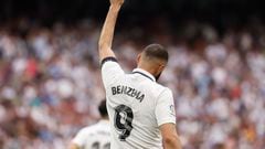 MADRID, 04/06/2023.- El delantero del Real Madrid Karim Benzema celebra su gol durante el partido de la última jornada de Liga que el Real Madrid y el Athletic Club de Bilbao disputan este domingo en el estadio Santiago Bernabéu. EFE/Daniel González
