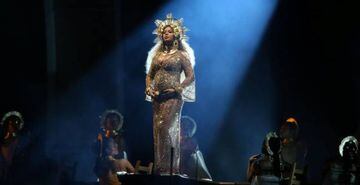 Beyoncé durante su actuación en los premios Grammy.