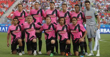 Hats off to Juve's kit designers for their 12-13 season star-based pink kit.