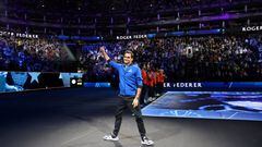 LONDON, ENGLAND - SEPTEMBER 25: Roger Federer of Team Europe acknowledges the fans as they enter centre court during Day Three of the Laver Cup at The O2 Arena on September 25, 2022 in London, England. (Photo by Julian Finney/Getty Images for Laver Cup)