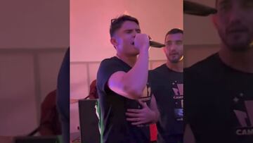 Vídeo: Israel Reyes cantó El Mundo a Tus Pies, de Grupo Firme, tras ganar la Copa Oro