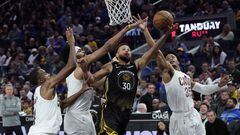 Un soberbio Curry acaba con los todopoderosos Cavaliers y lidera a los Warriors a su segunda victoria consecutiva. Espabila el campeón.