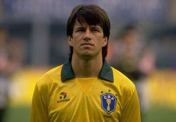 El motor y carácter de la selección de Brasil que ganó el Mundial de USA 1994. Carlos Caetano Bledorn Verri, mejor conocido como Dunga, fue un mediocampista de corte defensivo que pasó a la historia con la canarinha.