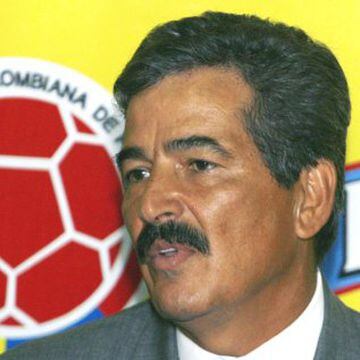 Jorge Luis Pinto deslumbró con Colombia el 2010, pero debió dejar el cargo después del partido con Chile.