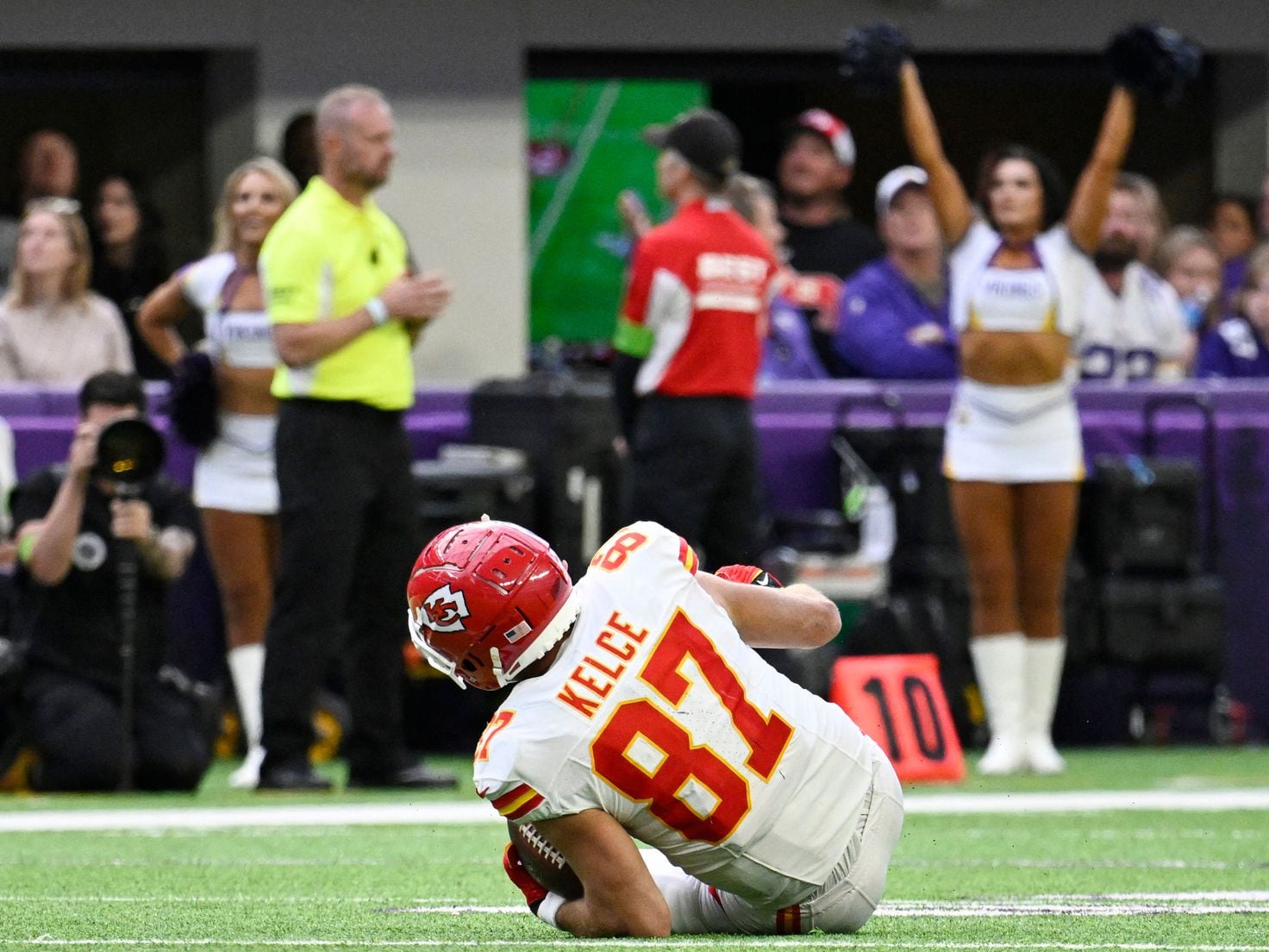 Travis Kelce has his first-ever four-touchdown game for Kansas City