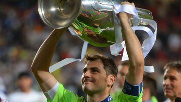 Iker Casillas confirms retirement from football