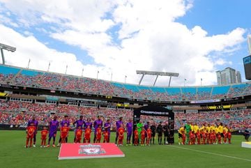 Soccer Football - International Champions Cup - Liverpool v Borussia Dortmund - Bank of America Stadium, Charlotte, USA - July 22, 2018   General view as players line up before the match    REUTERS/Chris Keane