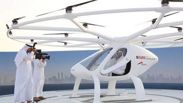 El pr&iacute;ncipe de la Corona de Dubai, Sheikh Hamdan bin Mohammed, en el Volocopter