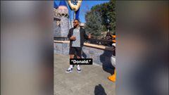 El momento de Aaron Donald en Disneyland con otro Donald