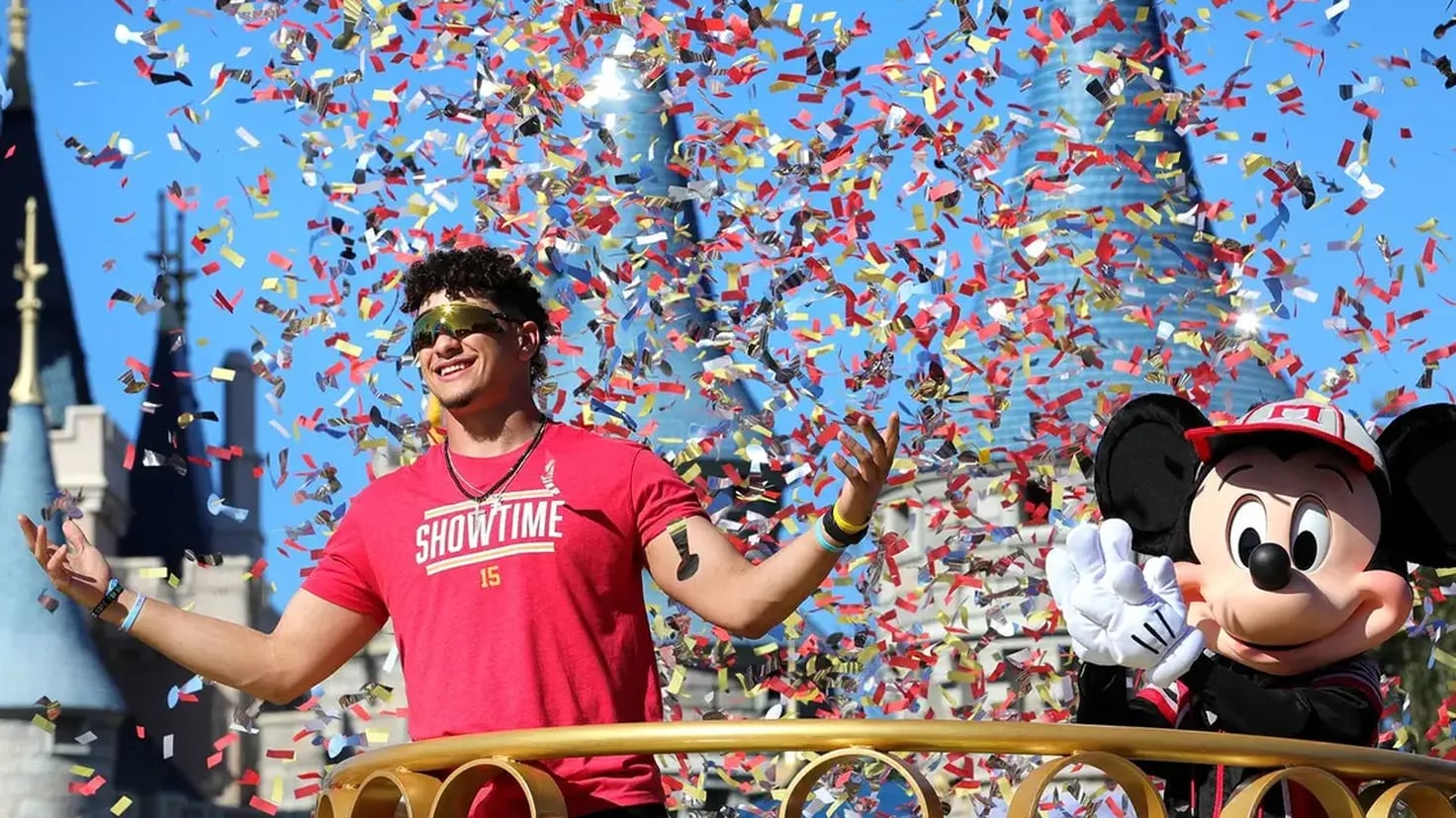 VIDEO: Gronk Gives Mickey Mouse a Few Football Tips in Disney World! 