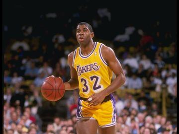 Cinco veces campeón de la NBA. Discutiblemente, el mejor base de la historia. Un rockstar que lideró a los Lakers del 'Showtime' en los 80.