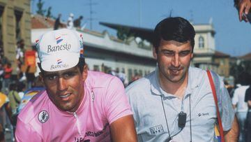 Francis Lafargue, junto a Miguel Indurain durante una etapa del Giro de Italia.