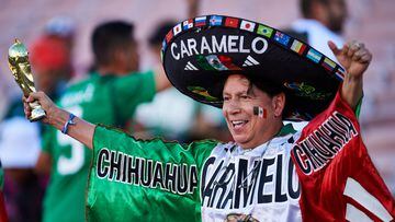 Caramelo durante un partido de la Selección Mexicana.