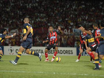 
Eran las semifinales de la Copa Libertadores 2007, Cúcuta había sorprendido a todos por su forma de jugar y ahora debía demostrarlo con Boca Juniors para llegar a la final. En el encuentro de vuelta, en el General Santander, el equipo colombiano ganó 3-1 y se llevaba una ventaja para Buenos Aires. 