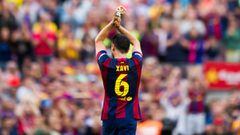 BARCELONA, SPAIN - MAY 23:  Xavi Hernandez of FC Barcelona applauds as he leaves the pitch during the La Liga match between FC Barcelona and RC Deportivo La Coruna at Camp Nou on May 23, 2015 in Barcelona, Spain.  (Photo by Alex Caparros/Getty Images)
 UL