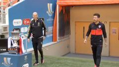 Respeto y distancia en la previa: el saludo de Zidane y Simeone junto a la Supercopa