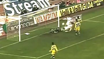 La mejor tapada de Buffon a un chileno: en un Bari-Parma contra un olvidado goleador