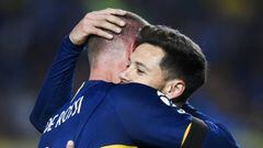 LA PLATA, ARGENTINA - AUGUST 13: Daniele De Rossi of Boca Juniors celebrates with teammate Mauro Z&aacute;rate after scoring the first goal of his team during a match between Boca Juniors and Almagro as part of Round of 32 of Copa Argentina 2019 at Estadio Ciudad de La Plata on August 13, 2019 in La Plata, Argentina. (Photo by Marcelo Endelli/Getty Images)
