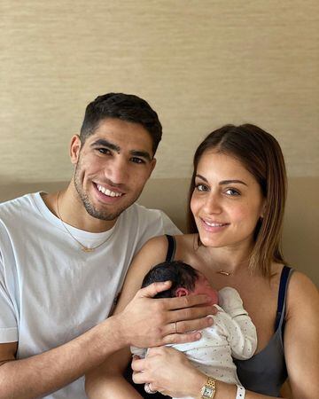 La actriz y el delantero del Borussia Dortmund se convirtieron en padres primerizos este mes de febrero. Han llamado a su pequeño Amín, que significa en árabe "fiel" y "honesto".