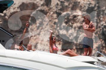 Antoine Griezmann waits for conflict resolution in Ibiza