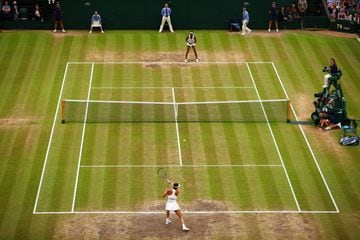 LONDON, ENGLAND - JULY 15: A general view of play during the Ladies Singles final between Venus Williams of The United States and Garbine Muguruza of Spain on day twelve of the Wimbledon Lawn Tennis Championships at the All England Lawn Tennis and Croquet