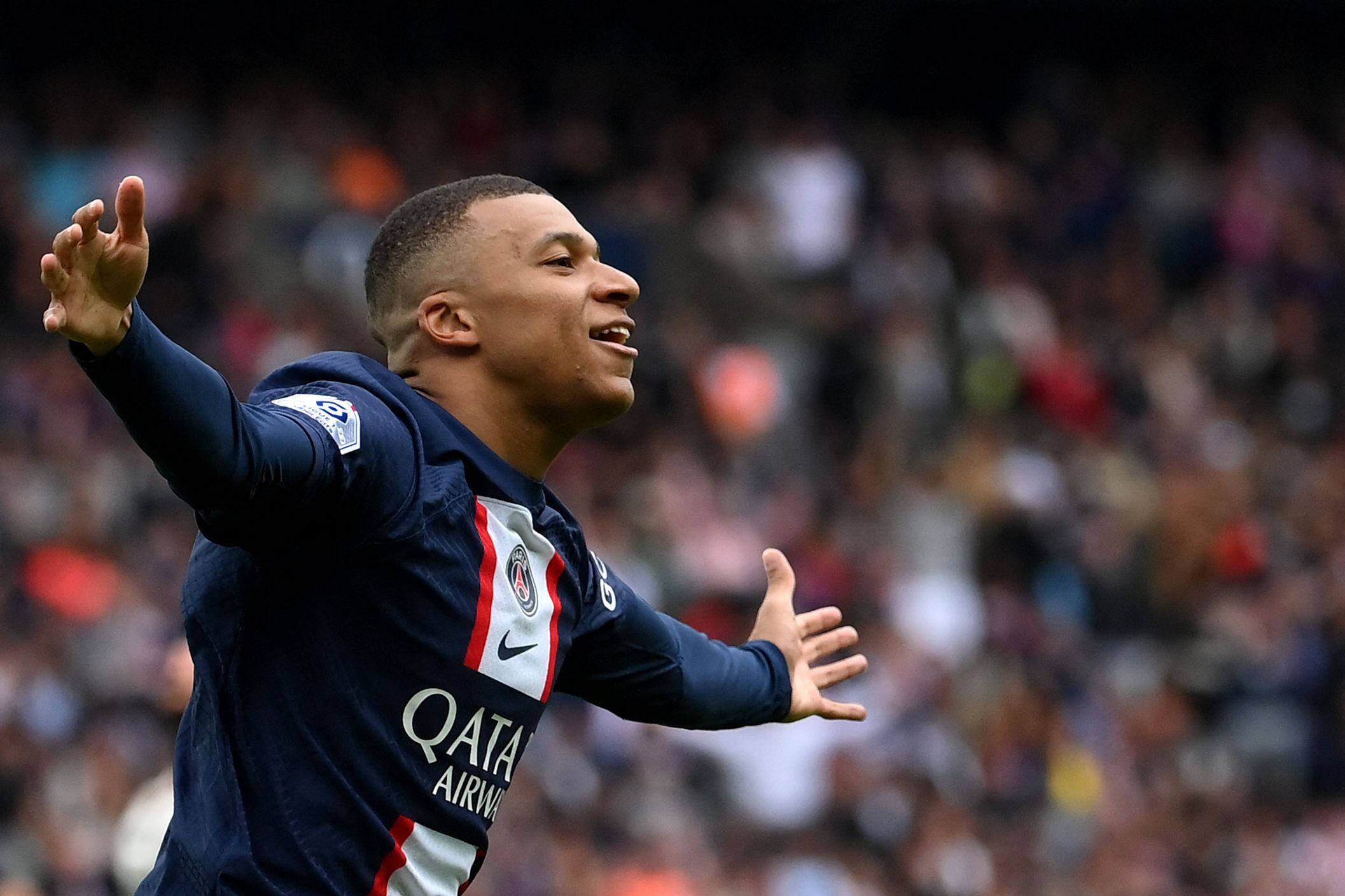 Kylian Mbappé durante un encuentro con el PSG.