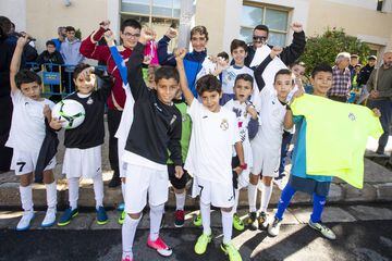 Hundreds turn up to welcome Real Madrid to Melilla