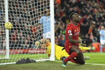 Sadio Mané heads in Liverpool's third at the back post. Min. 50. 3-0