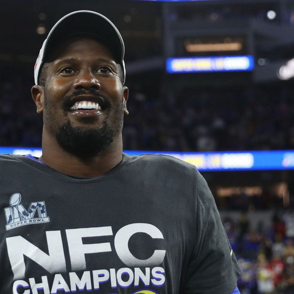 Von Miller prioritizes staying with L.A. Rams but could explore more  options - AS USA