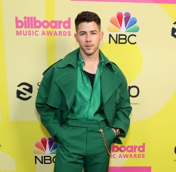 Así fue la alfombra roja de los Billboard Music Awards 2021: The Weeknd, Jonas Brothers y más