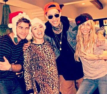 Celebraron navidad juntos con la familia de Miley. Diciembre 2012